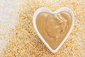 چرا پس از مدتی بعد از نگهداری حلواارده مایعی روی آن جمع میشود؟